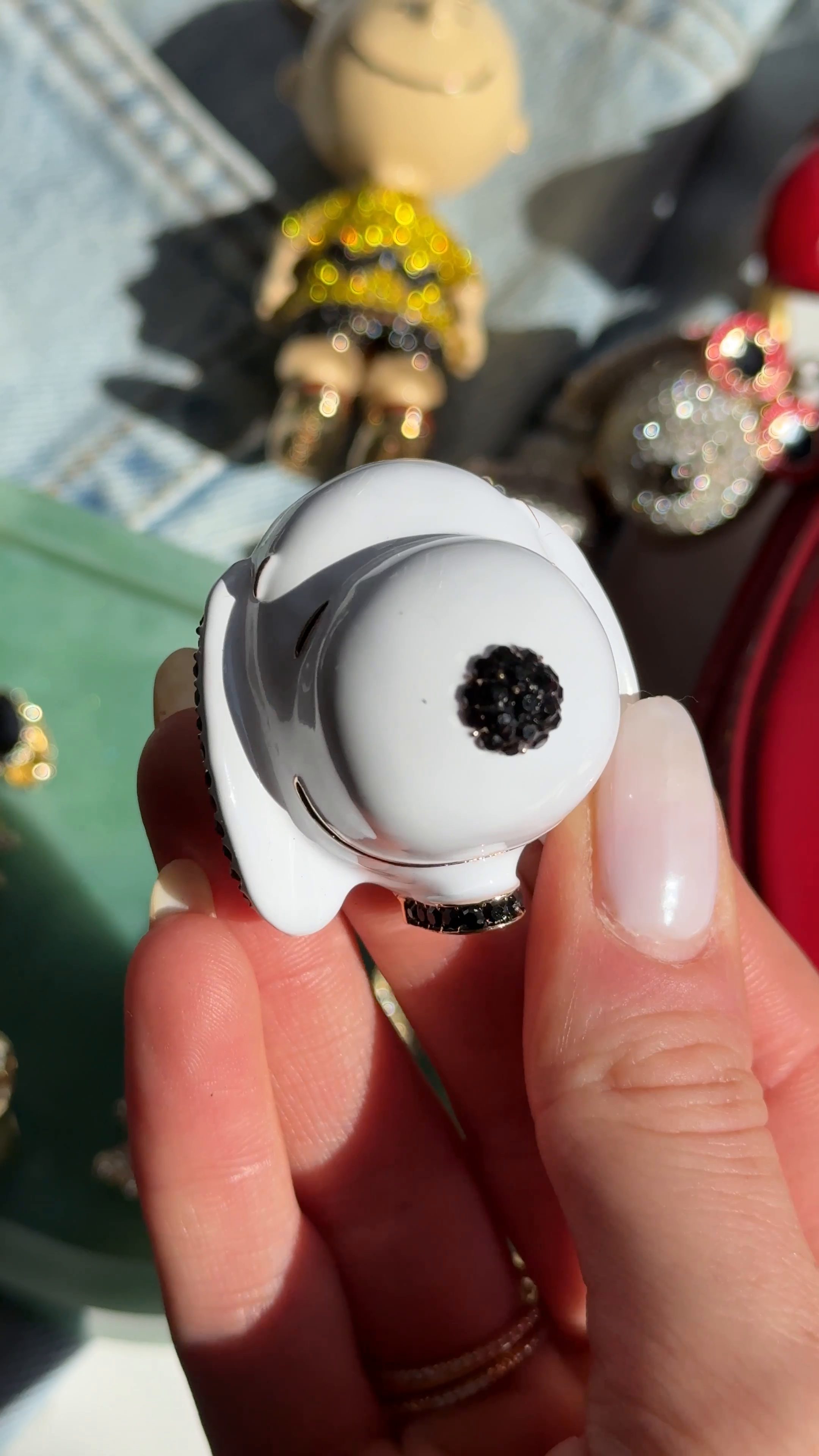 Peanuts Snoopy 3D Pin - Black/White